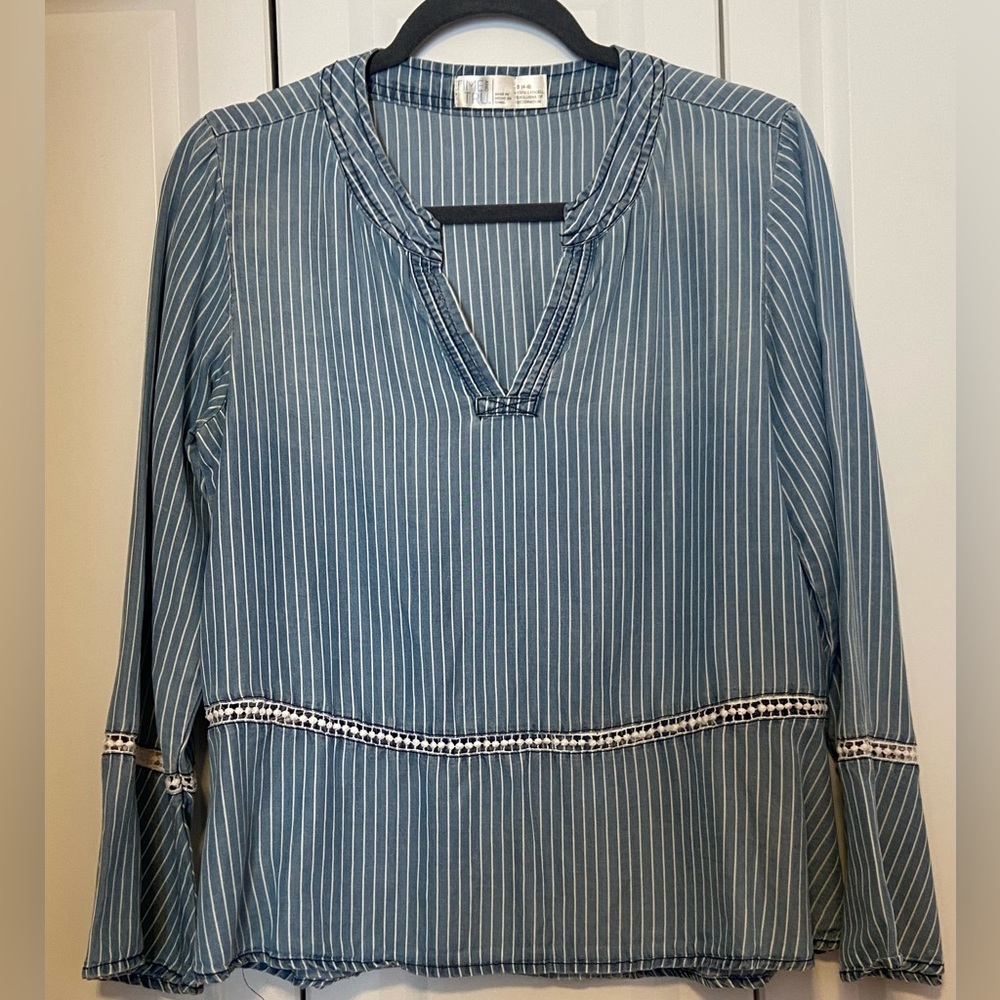 Time and Tru Blue Pinstripe and Lace Blouse Bell Sleeves Size Small - Picture 6 of 9
